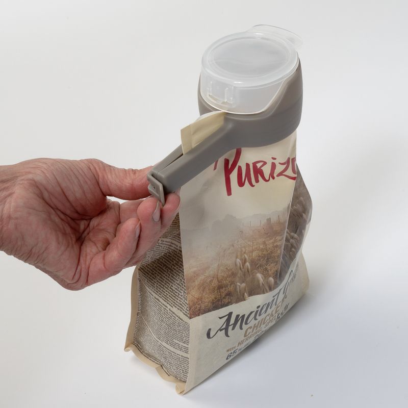 zooplus Basics Closing Clips with Food Dispenser Set of 2