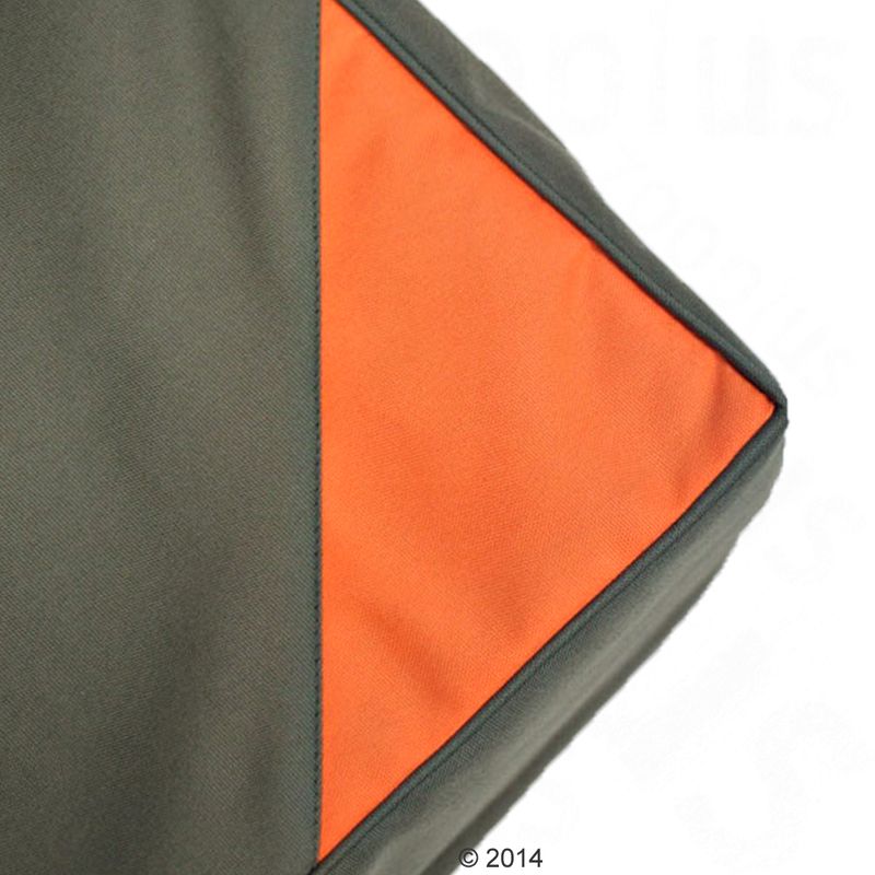 Outdoor Memory Foam Bed 100 x 70 x 12 cm (L x W x H)