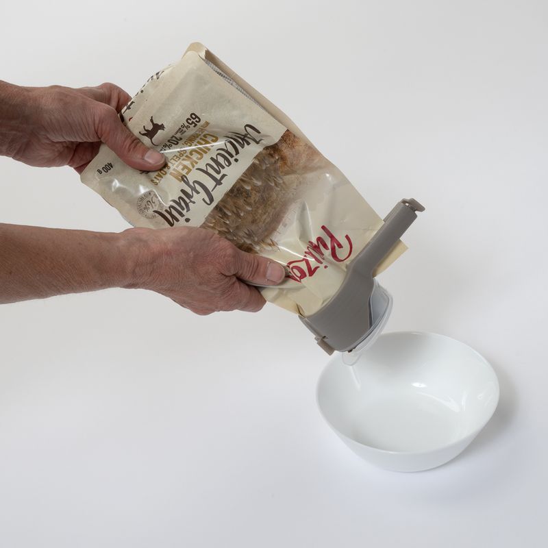 zooplus Basics Closing Clips with Food Dispenser Set of 2