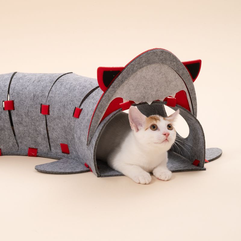 TIAKI Shark Cat Tunnel 100 x 23 x 21 cm (L x W x H)