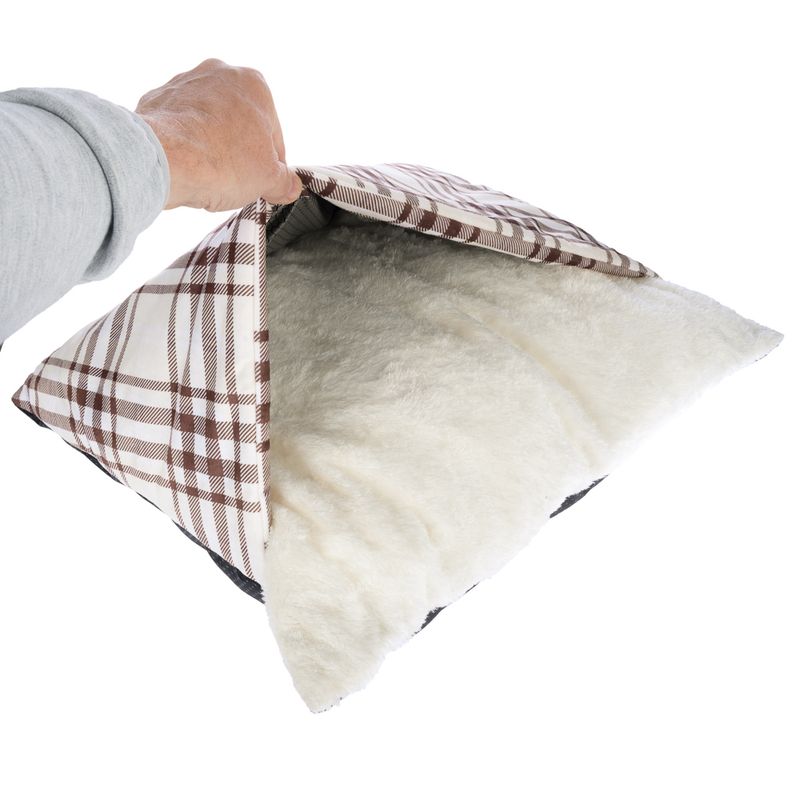 zooplus Basics Checked Cuddle Bed Cushion 60 x 50 x 15 cm (L x W x H)