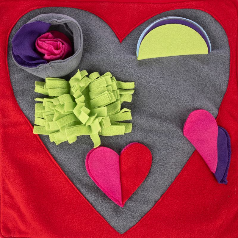 TIAKI Heart Sniffing Mat 50 x 50 cm (L x W)