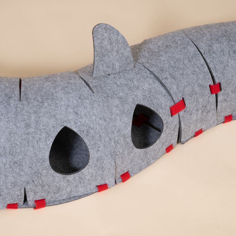 TIAKI Shark Cat Tunnel 100 x 23 x 21 cm (L x W x H)