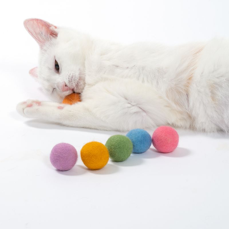 TIAKI Felt Balls Cat Toy Set of 6 (3cm each)