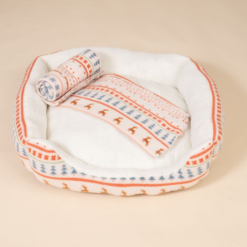 TIAKI Bed & Blanket Set with Nordic Winter Pattern Size M: 72 x 62 x 17 cm (L x W x H)
