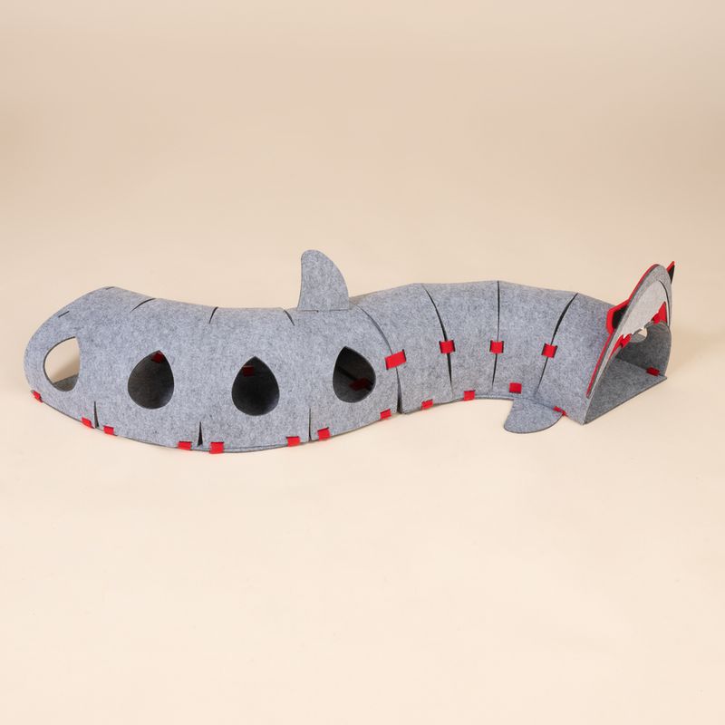 TIAKI Shark Cat Tunnel 100 x 23 x 21 cm (L x W x H)
