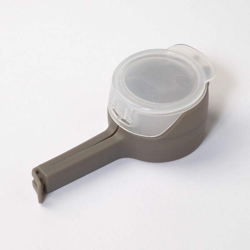 zooplus Basics Closing Clips with Food Dispenser Set of 2