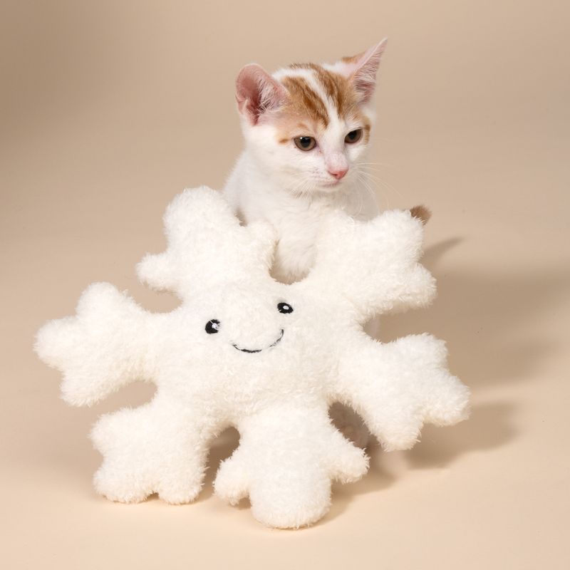 TIAKI Snowflake Plush Cat Toy 26 x 26 x 6 cm (L x W x H)