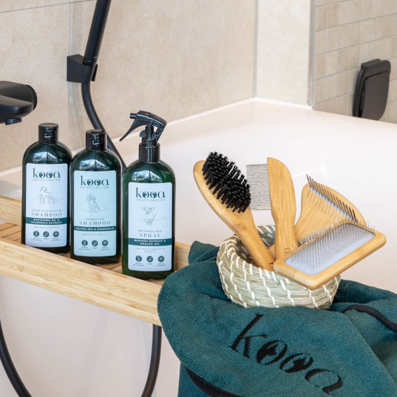 kooa Bamboo Comb with Rotating Pins 21.5 x 5.5cm (L x W)