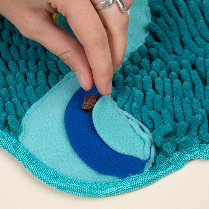 TIAKI Peacock Sniffing Mat 36 x 31 x 1 cm (L x W x H)