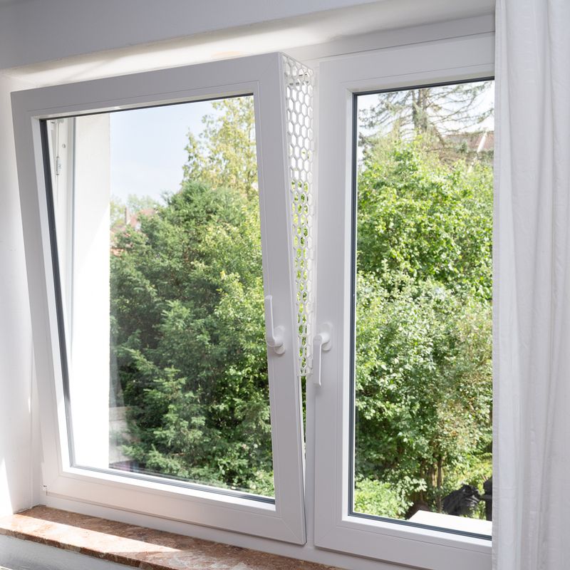 TIAKI protective grille for windows Economy set: Fastening on the window side (2 parts)