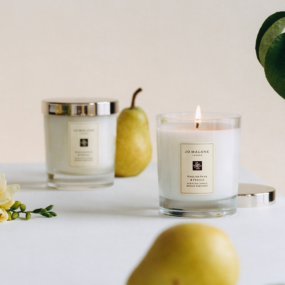 English Pear & Freesia Scented Candle