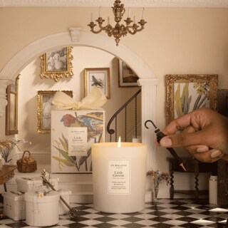 Special-Edition English Pear & Freesia Scented Candle