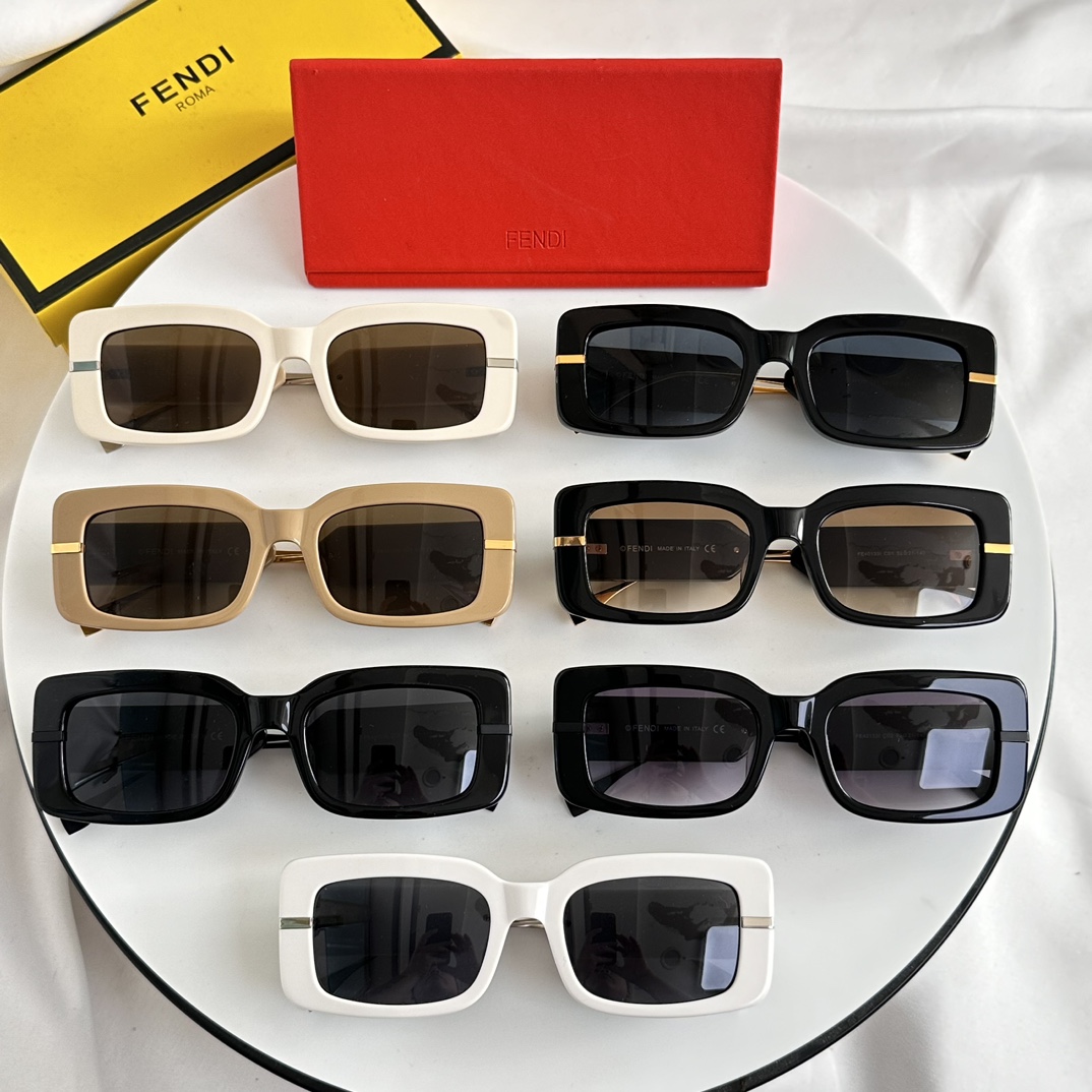 Fendi Sunglasses FE40133I SM061