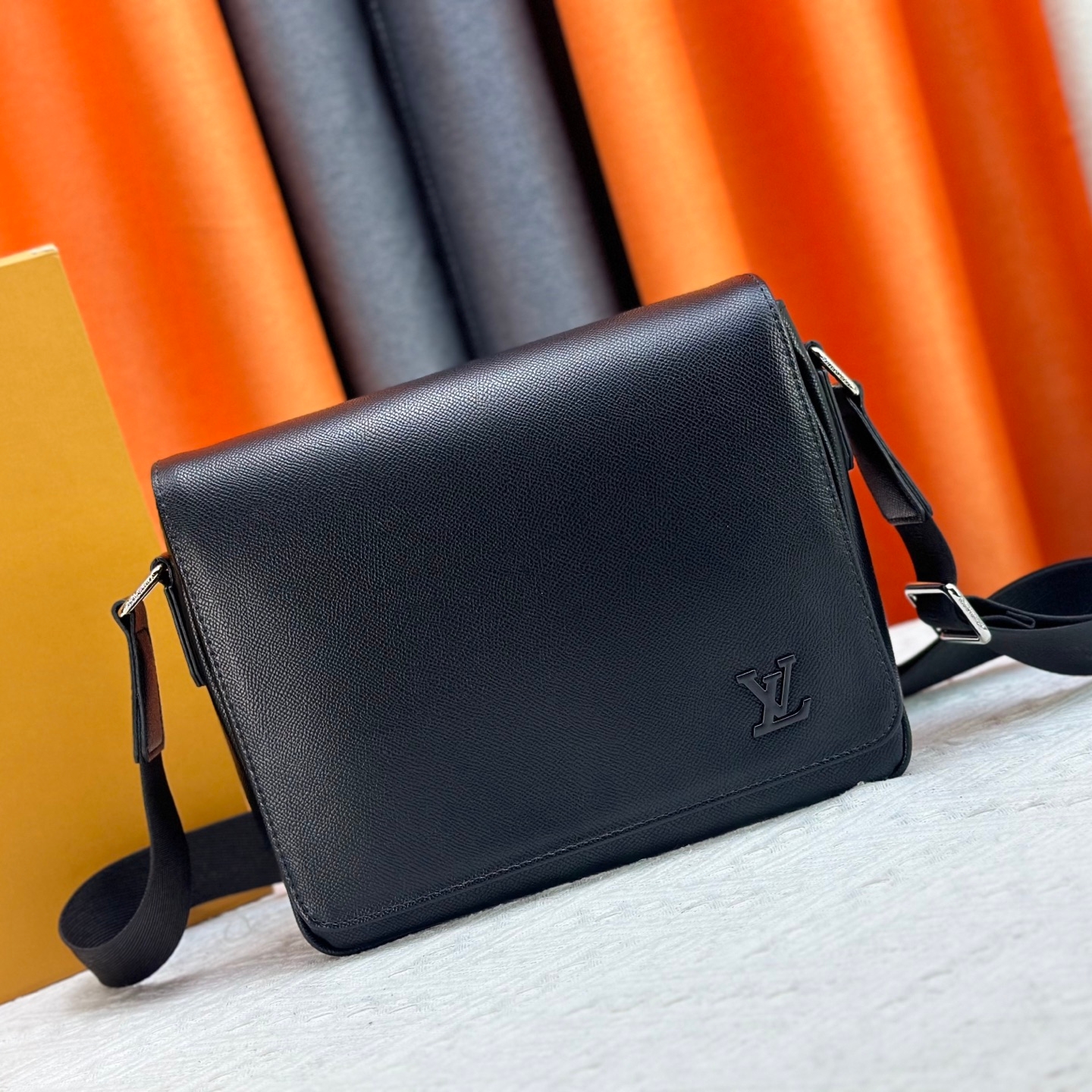 Louis Vuitton DISTRICT small messenger bag M46255 M42711 M42710