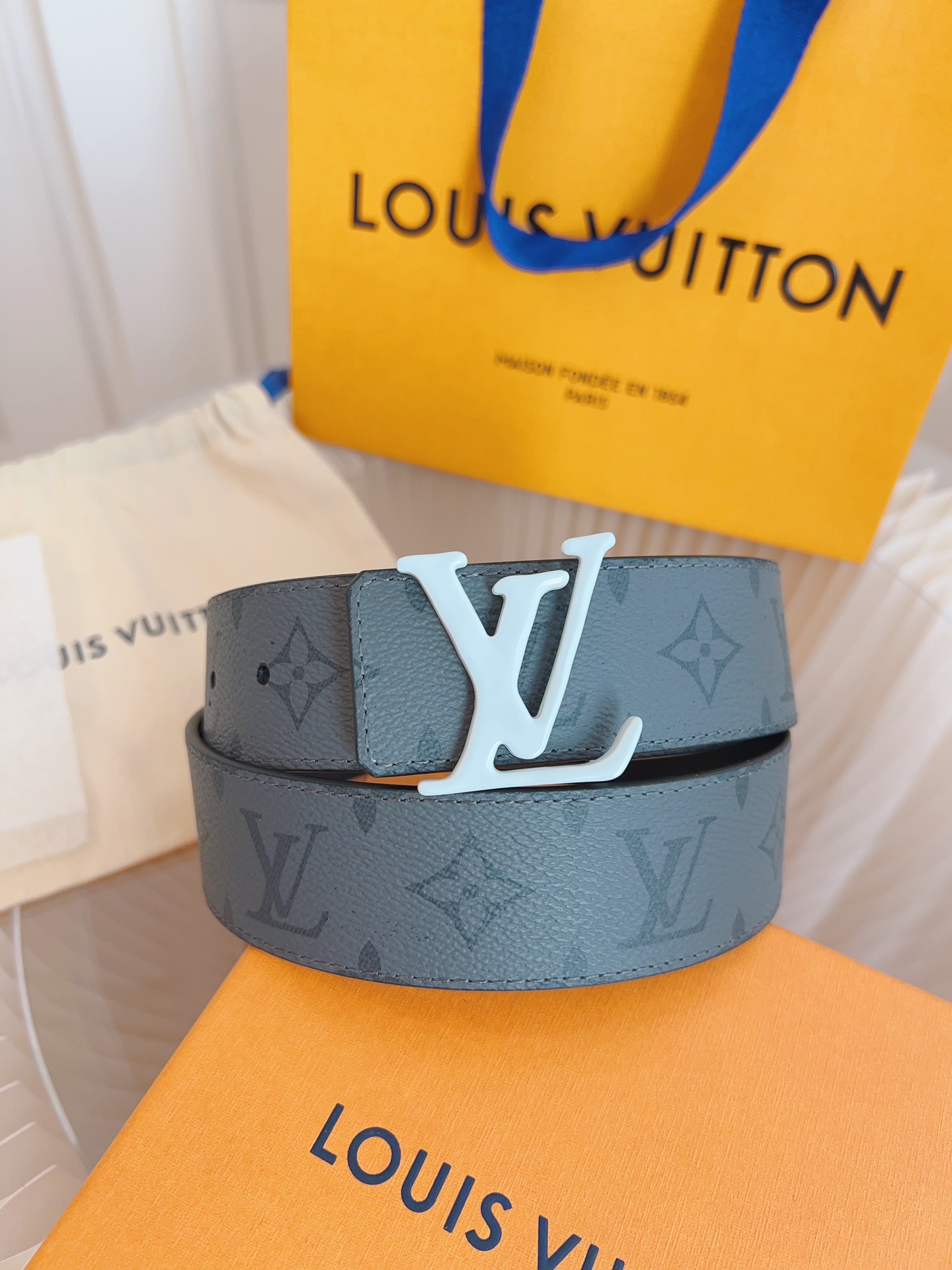 Louis Vuitton LV Leather Belts 1:1 Mirror Version