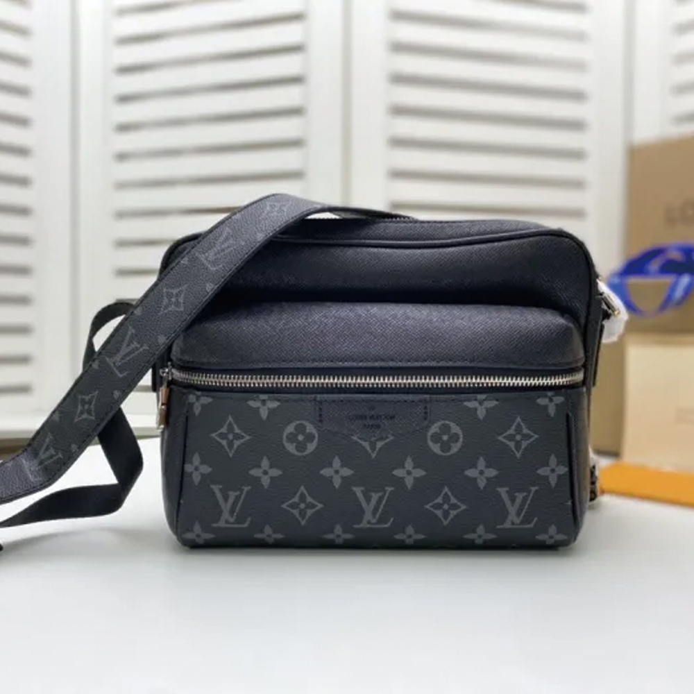 LV OUTDOOR Messenger Bag M30243 LM051 25cm