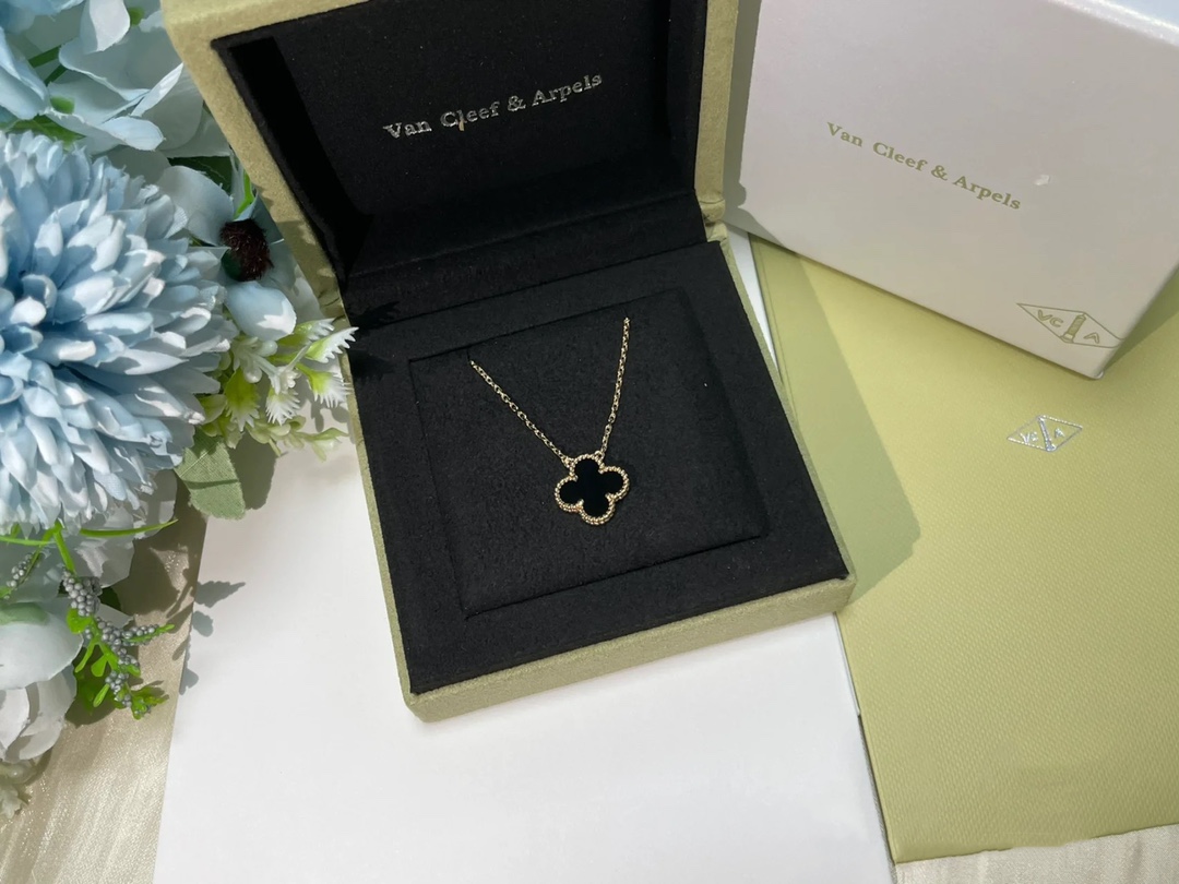 Van Cleef Necklace Dupe, Clover Necklace, Vintage Alhambra pendant