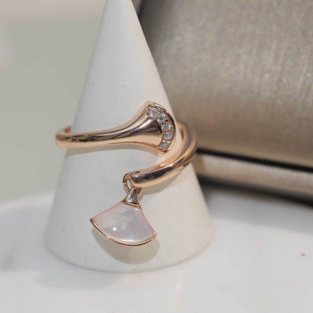 BVLGARI DIVAS��DREAM RING, White Mother-of-Pearl
