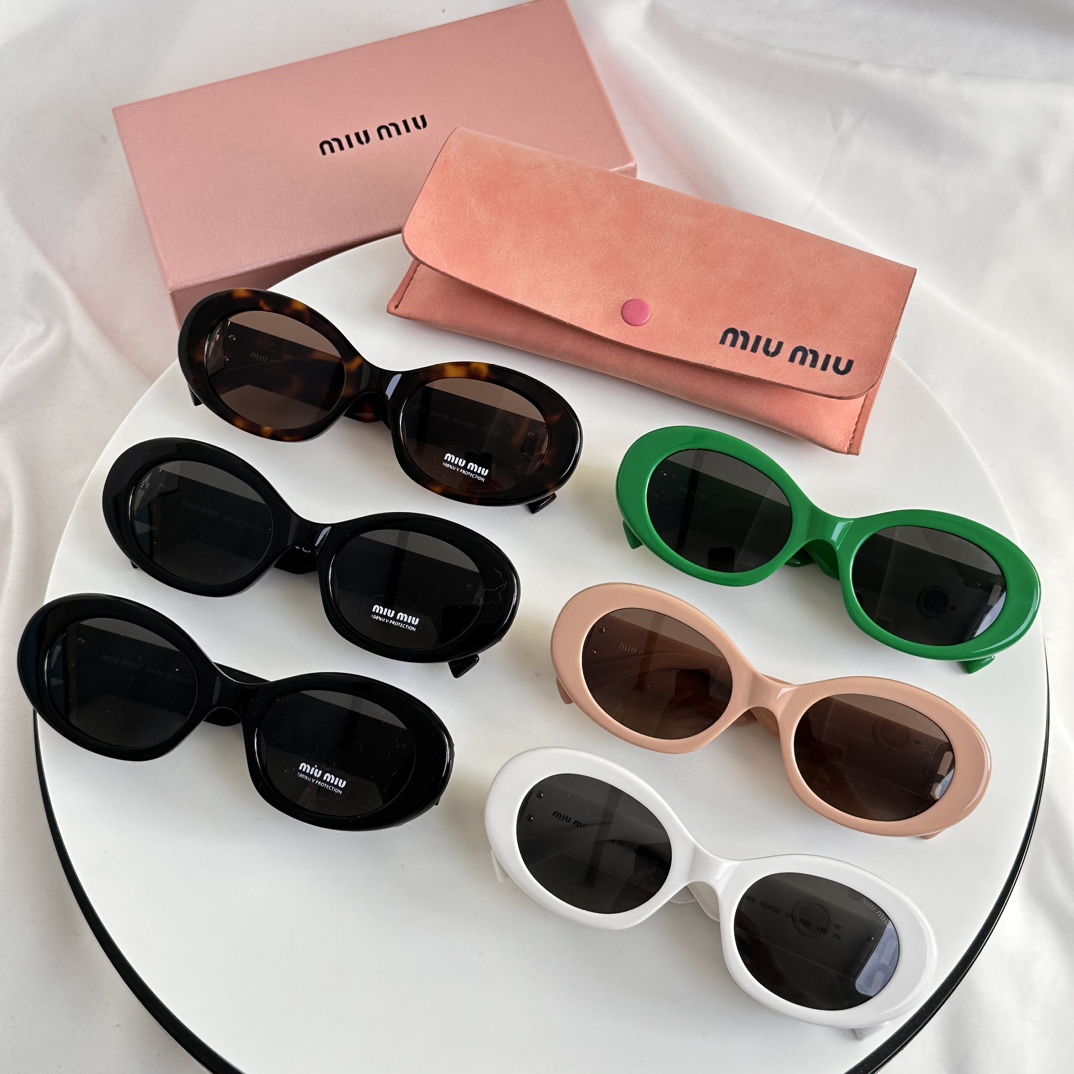 Miu Miu Sunglasses SMU15WS SM051