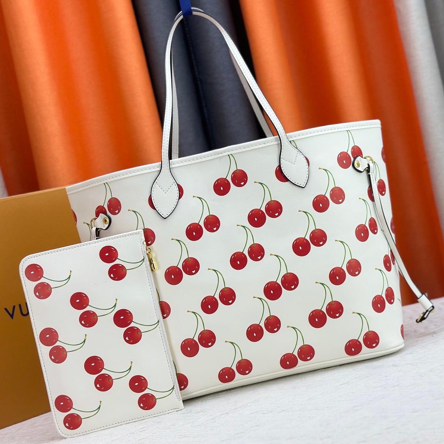 Louis Vuitton Neverfull Medium Handbag M13758 M14210 M45686 M46649 M58907 M46329 M21579 M45685 M46676 M40995