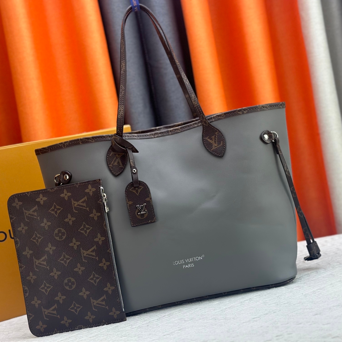 Louis Vuitton Neverfull Medium Handbag M14210 M45686 M46649 M58907 M46329 M21579 M45685 M46676 M40995