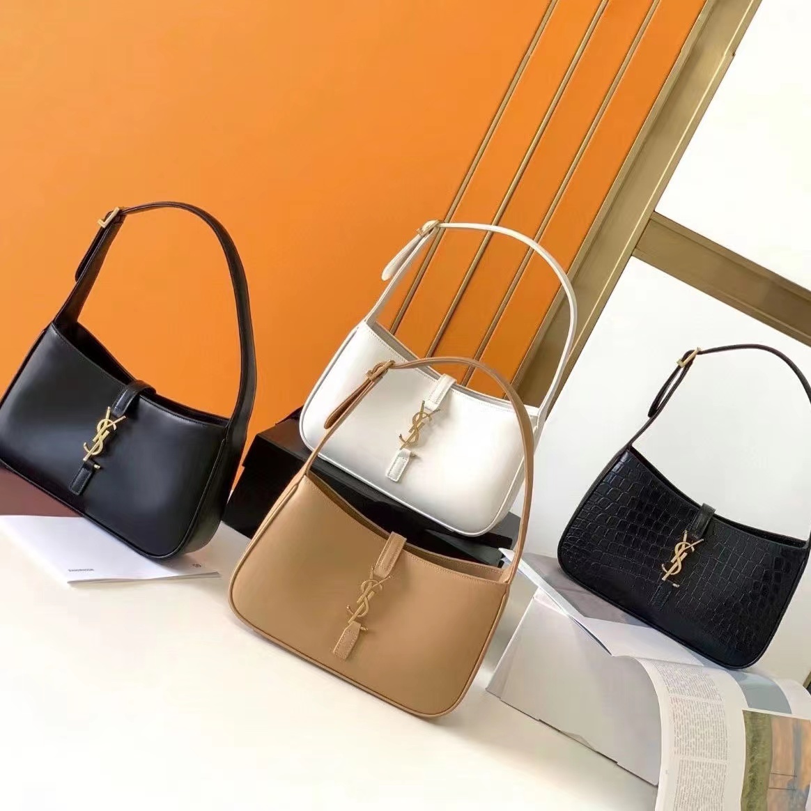 YSL LE 5 � 7 HOBO BAG IN SMOOTH LEATHER