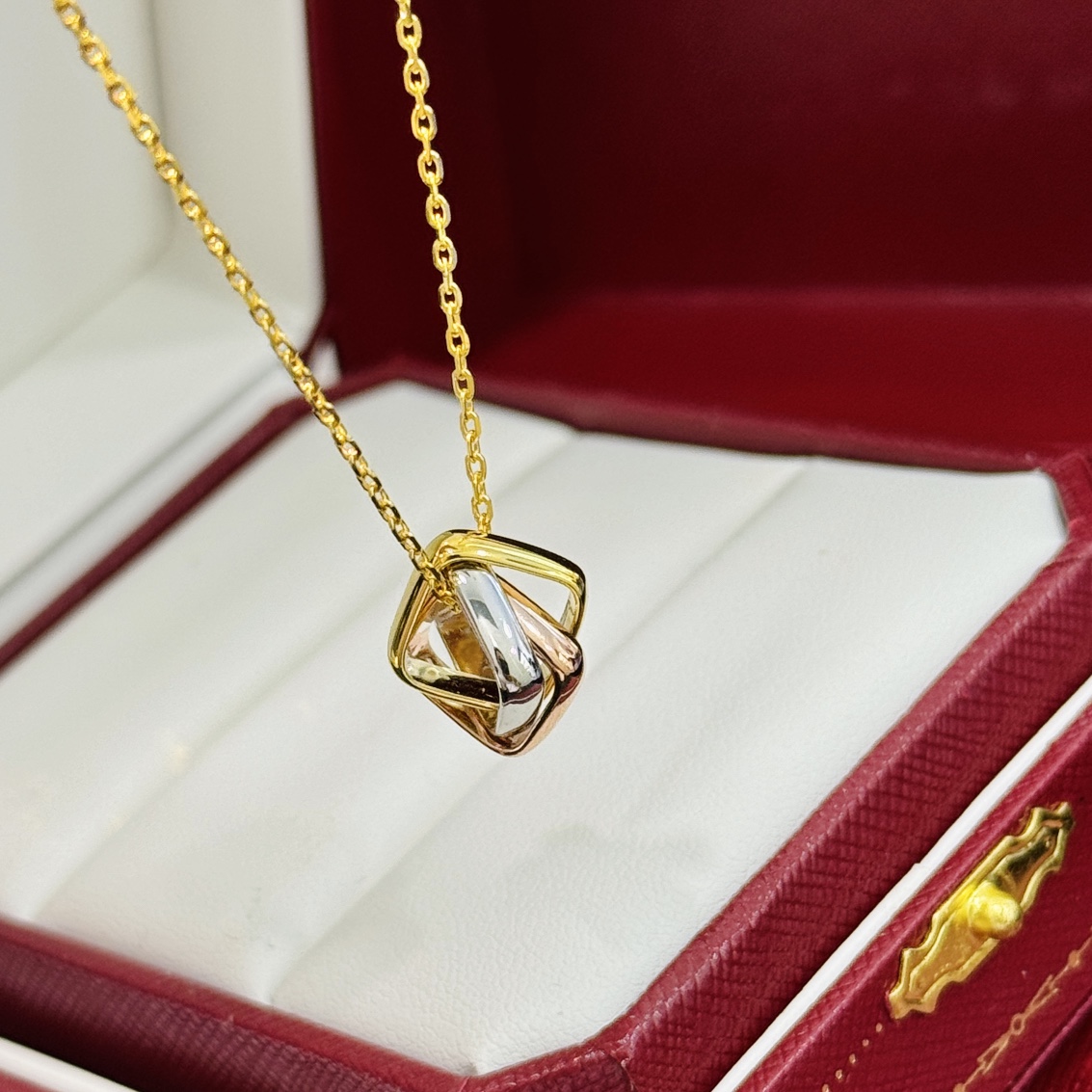 Cartier Necklace 005