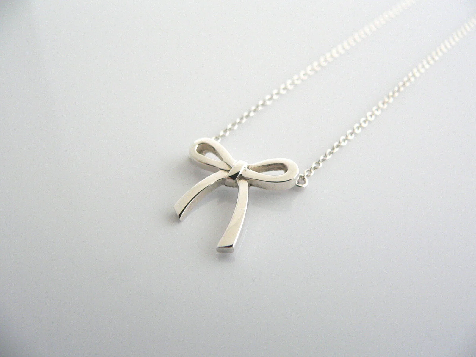 Tiffany & Co Silver Ribbon Bow Necklace Pendant Charm Chain Gift Love
