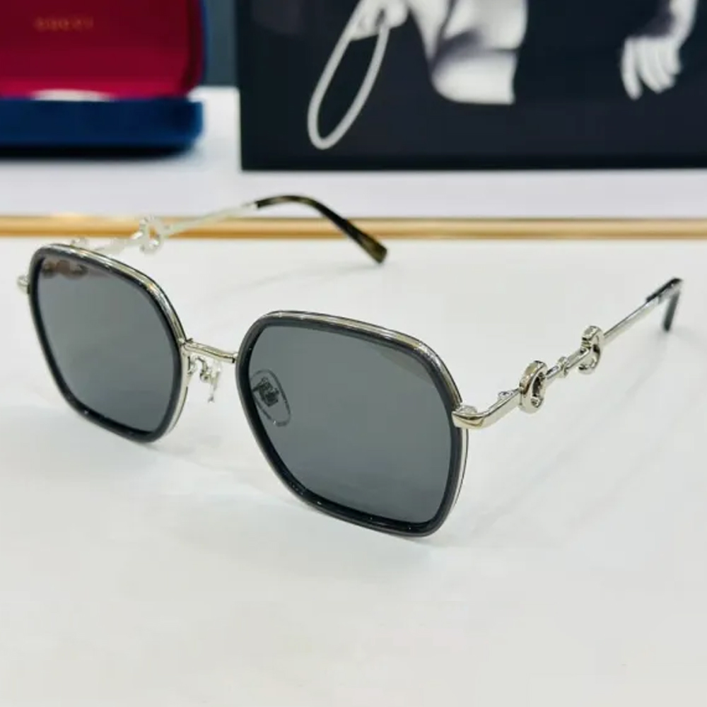 Gucci Sunglasses GG0670S SM051