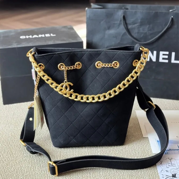 Chanel Bucket Bag 040 DB581 28cm