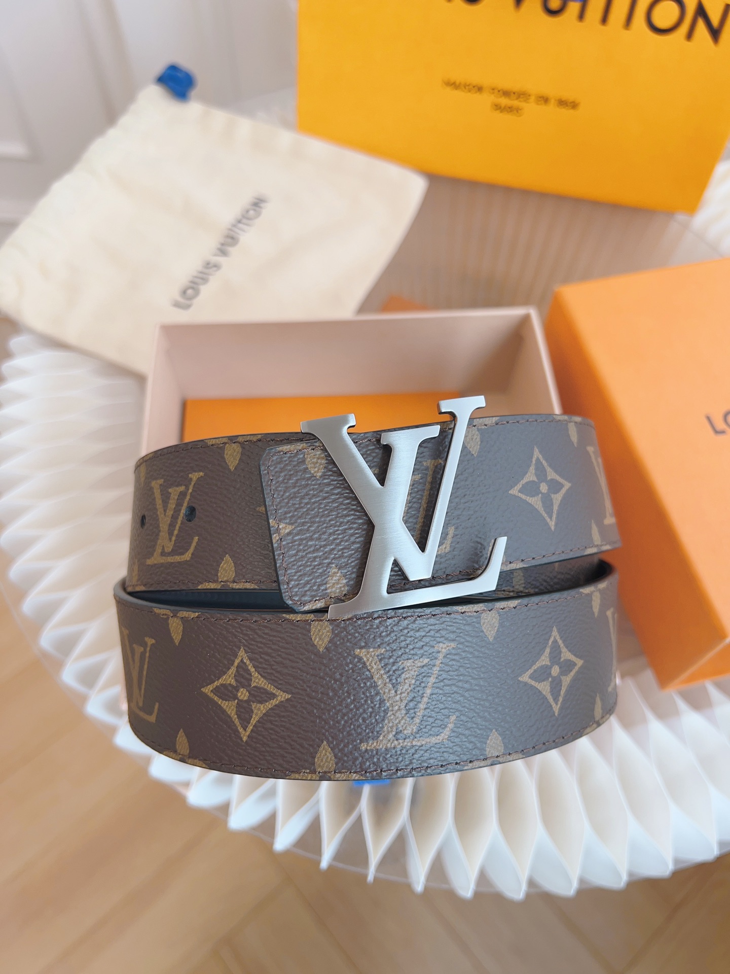 Louis Vuitton LV Leather Belts 1:1 Mirror Version