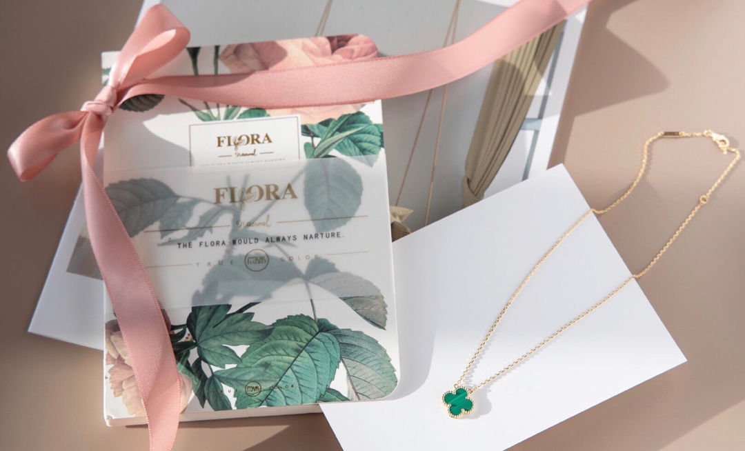 Van Cleef & Arpels Green Agate Necklace, Vintage Alhambra pendant