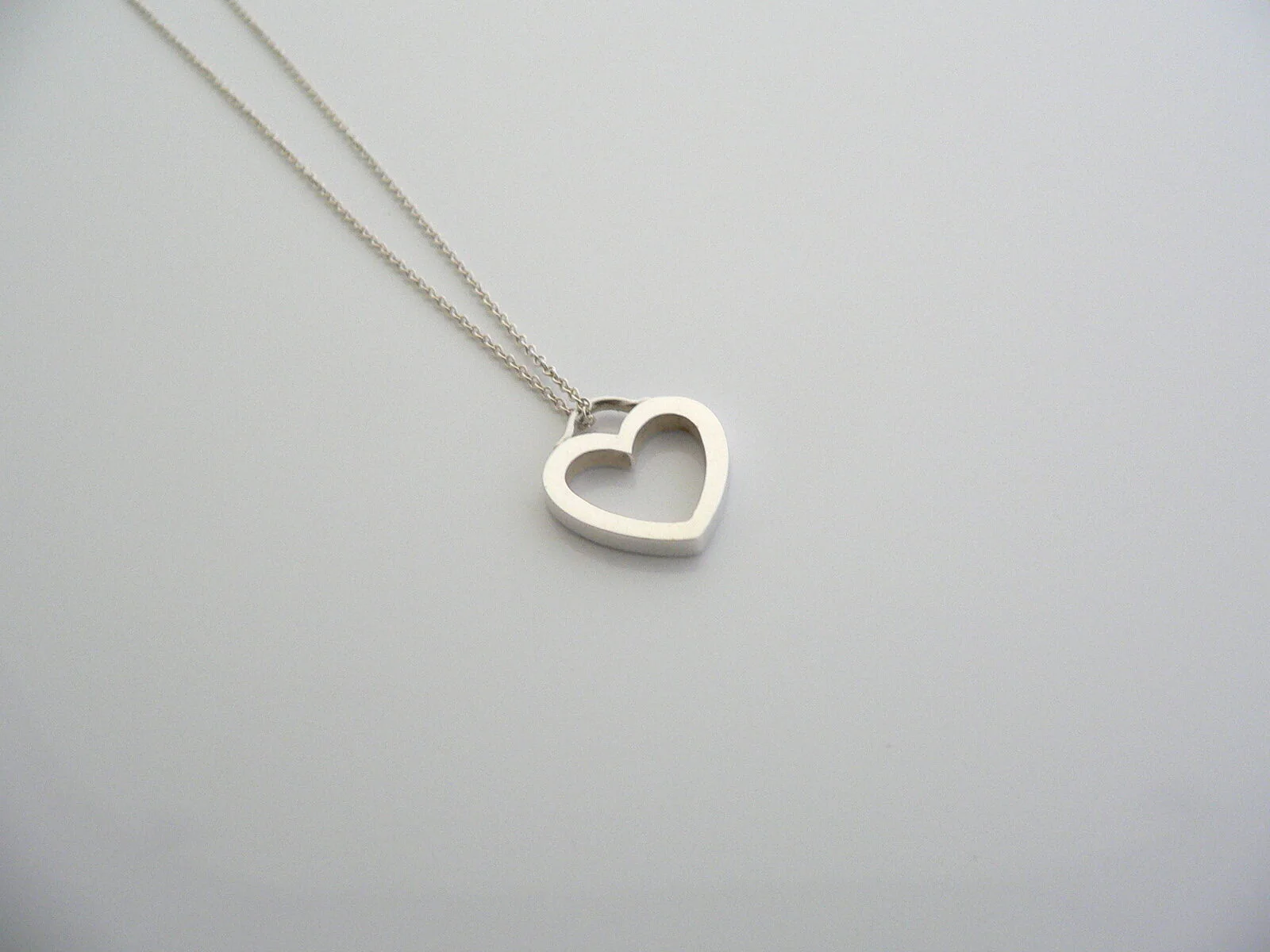 Tiffany & Co Silver Heart Necklace Pendant Charm Chain Gift Love T and Co Classy