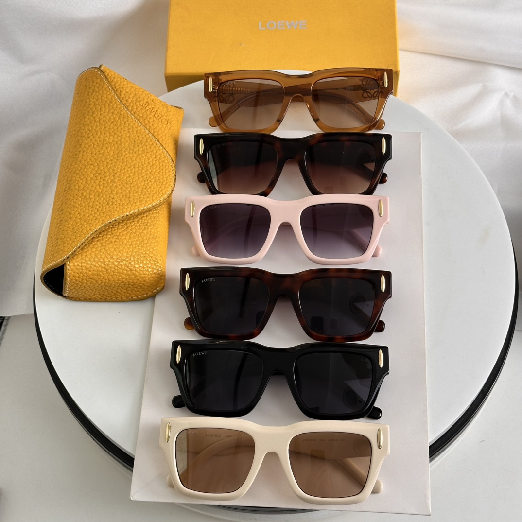 Loewe Sunglasses LW5098S SM051