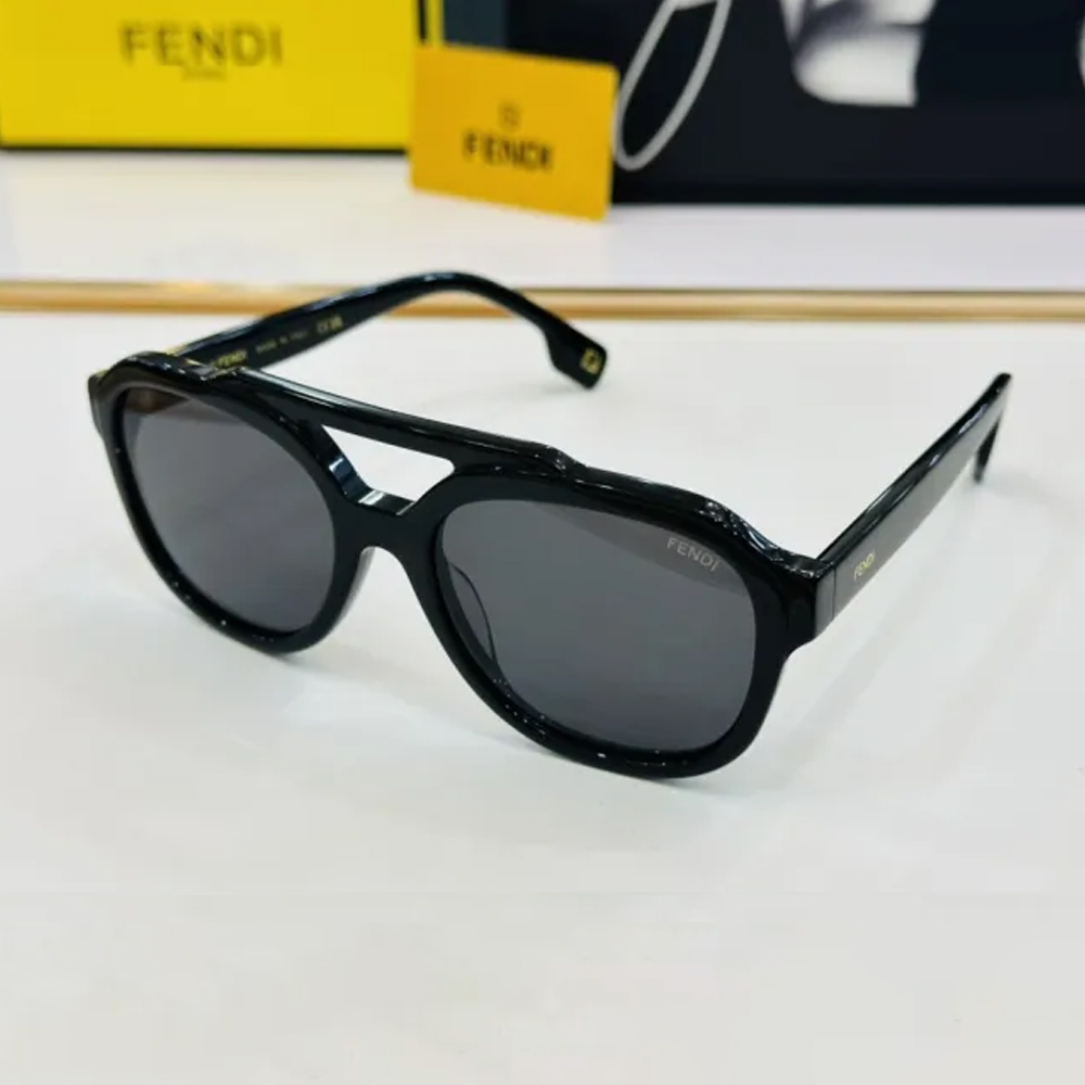 Fendi Sunglasses FE40076U SM061