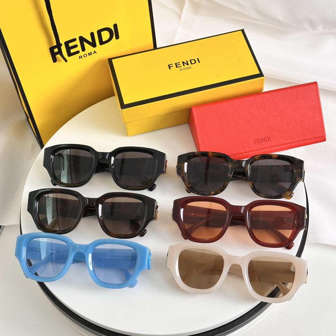 Fendi Sunglasses FE40160I SM051