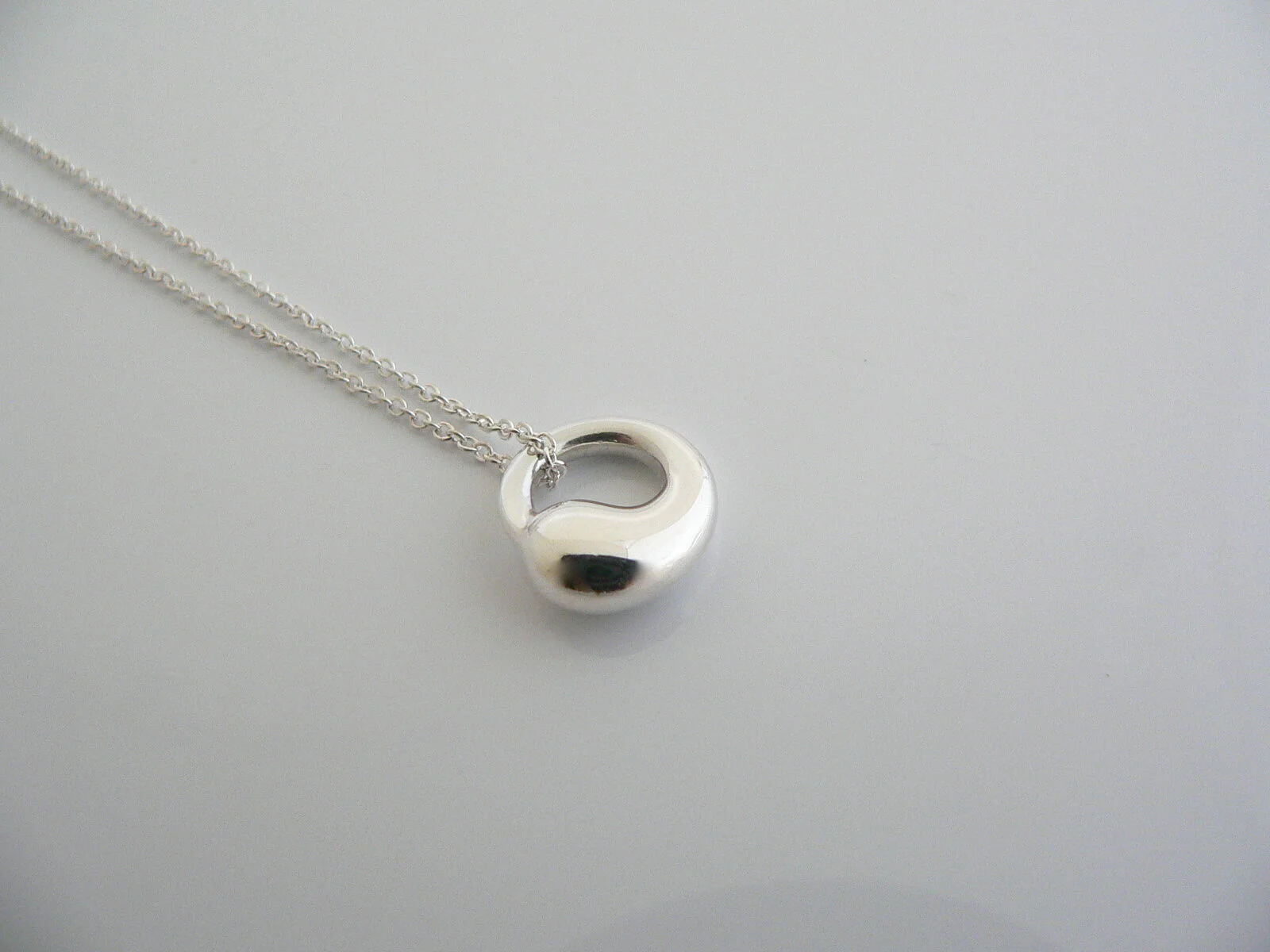 Tiffany Co Peretti Eternal Love Circle Necklace Pendant Charm Chain Silver Gift