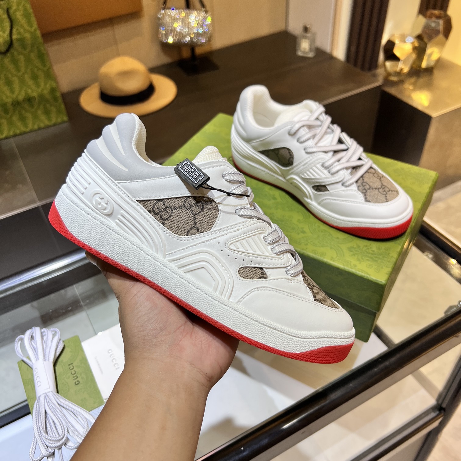 Gucci 006 Casual shoes XM 033 02