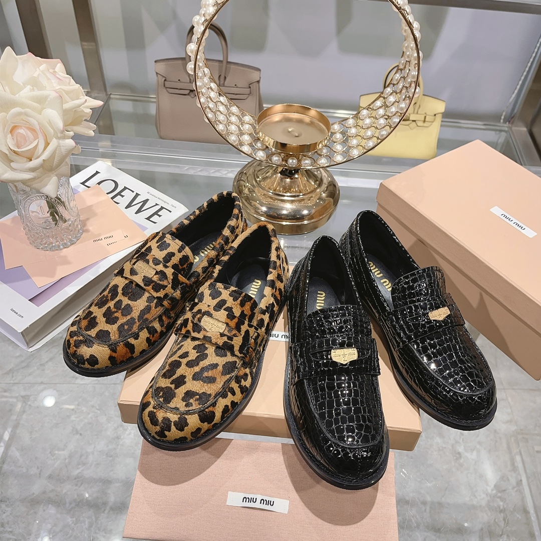 Miu Miu 006 Casual shoes XM092
