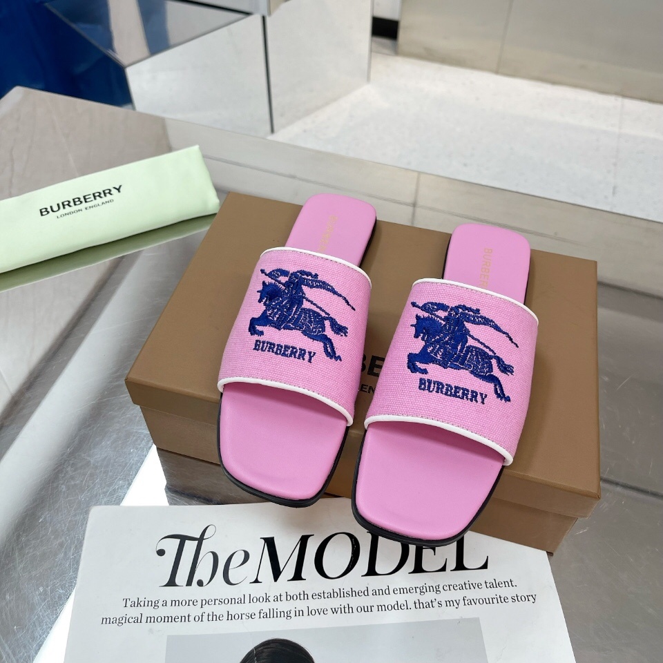 Burberry Shoes Vulcanized women's Slippers