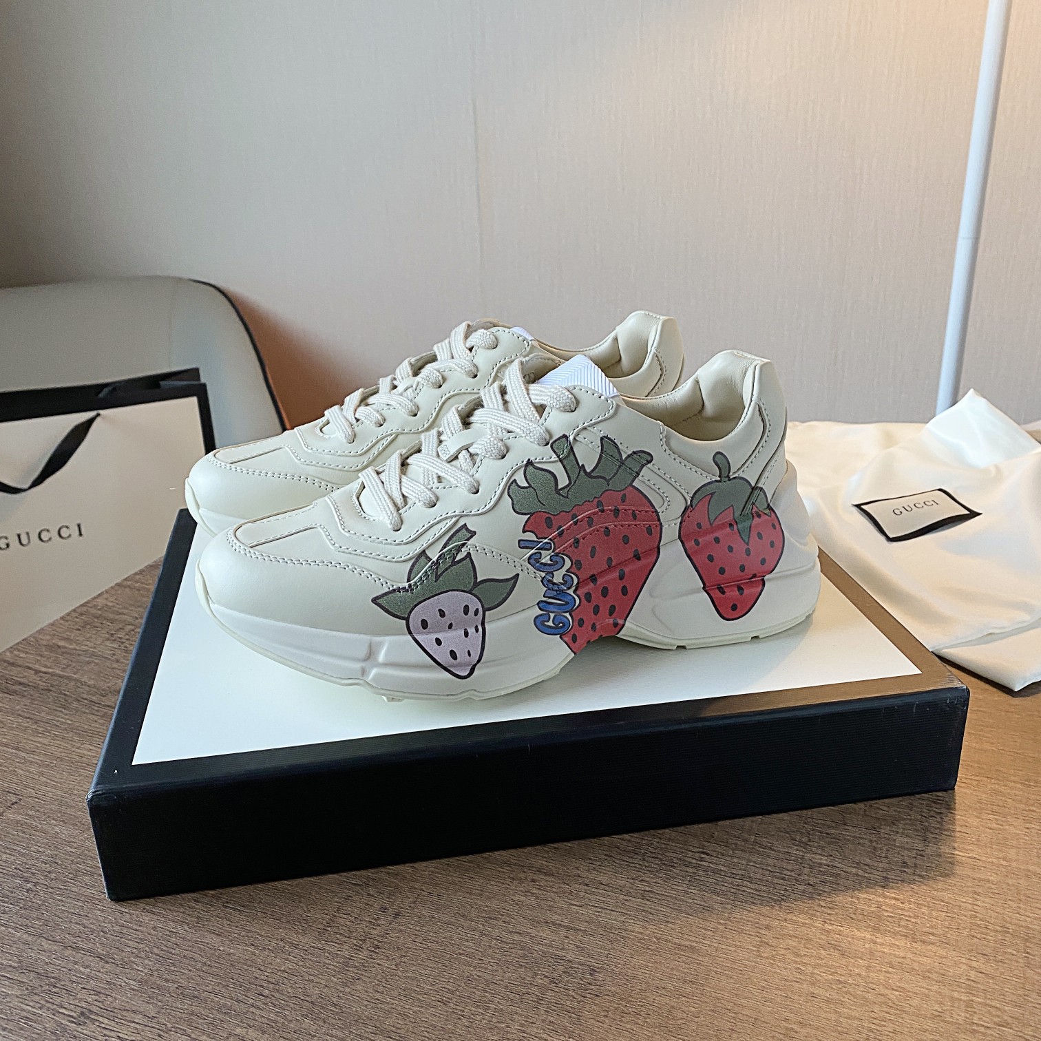 Gucci 003 Casual shoes XM 063 01