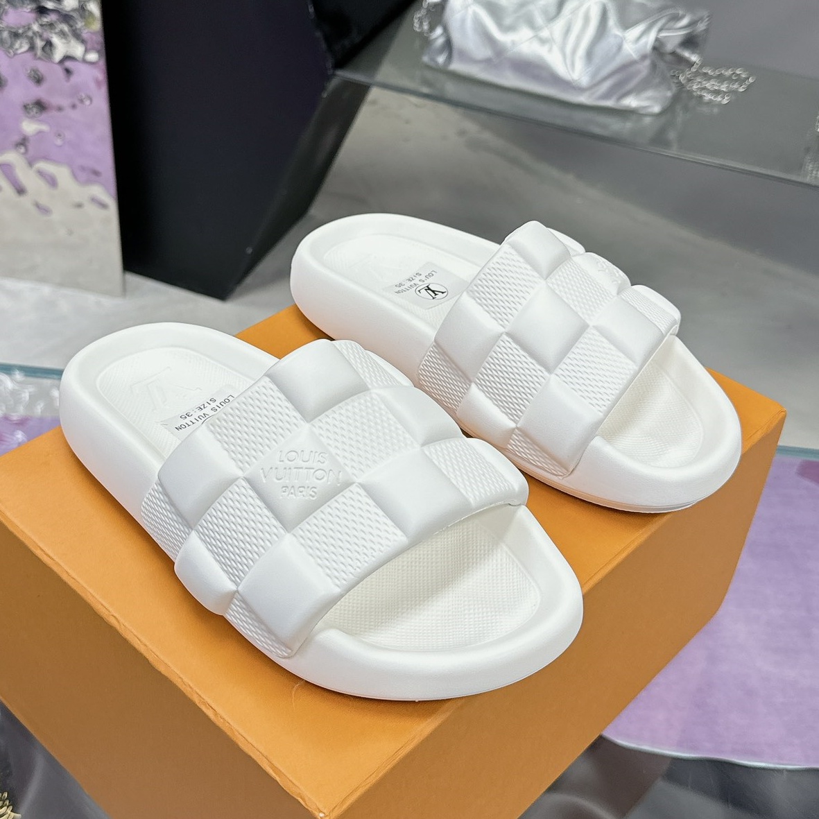 Louis Vuitton Shoes Monogram relief couple slippers