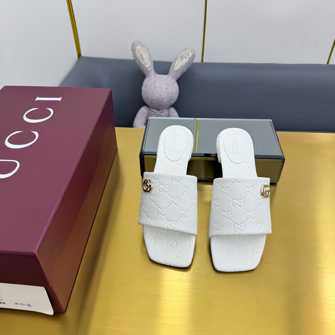 Gucci Shoes Embossed double G women's slippers