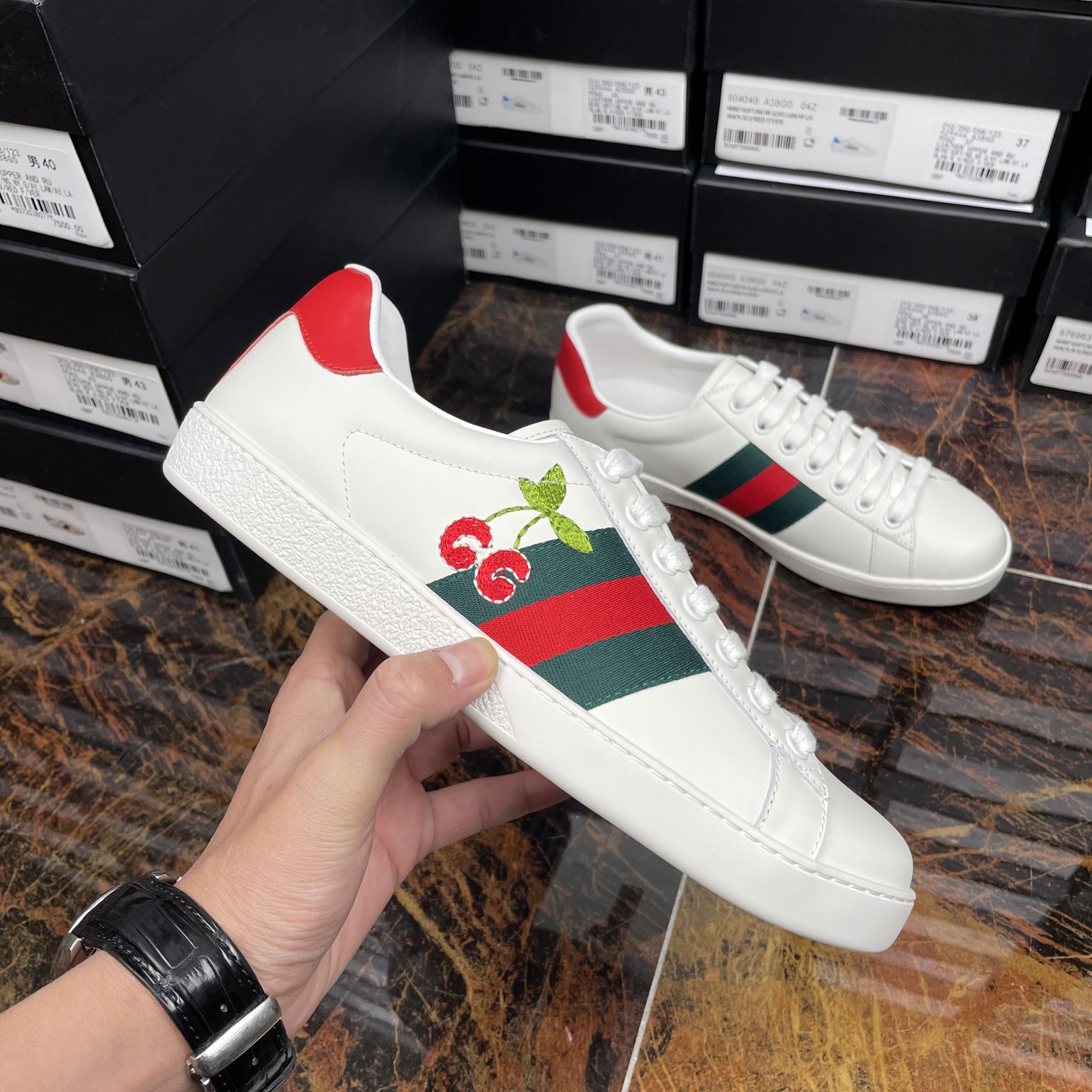 Gucci 011 Casual shoes XM082 01