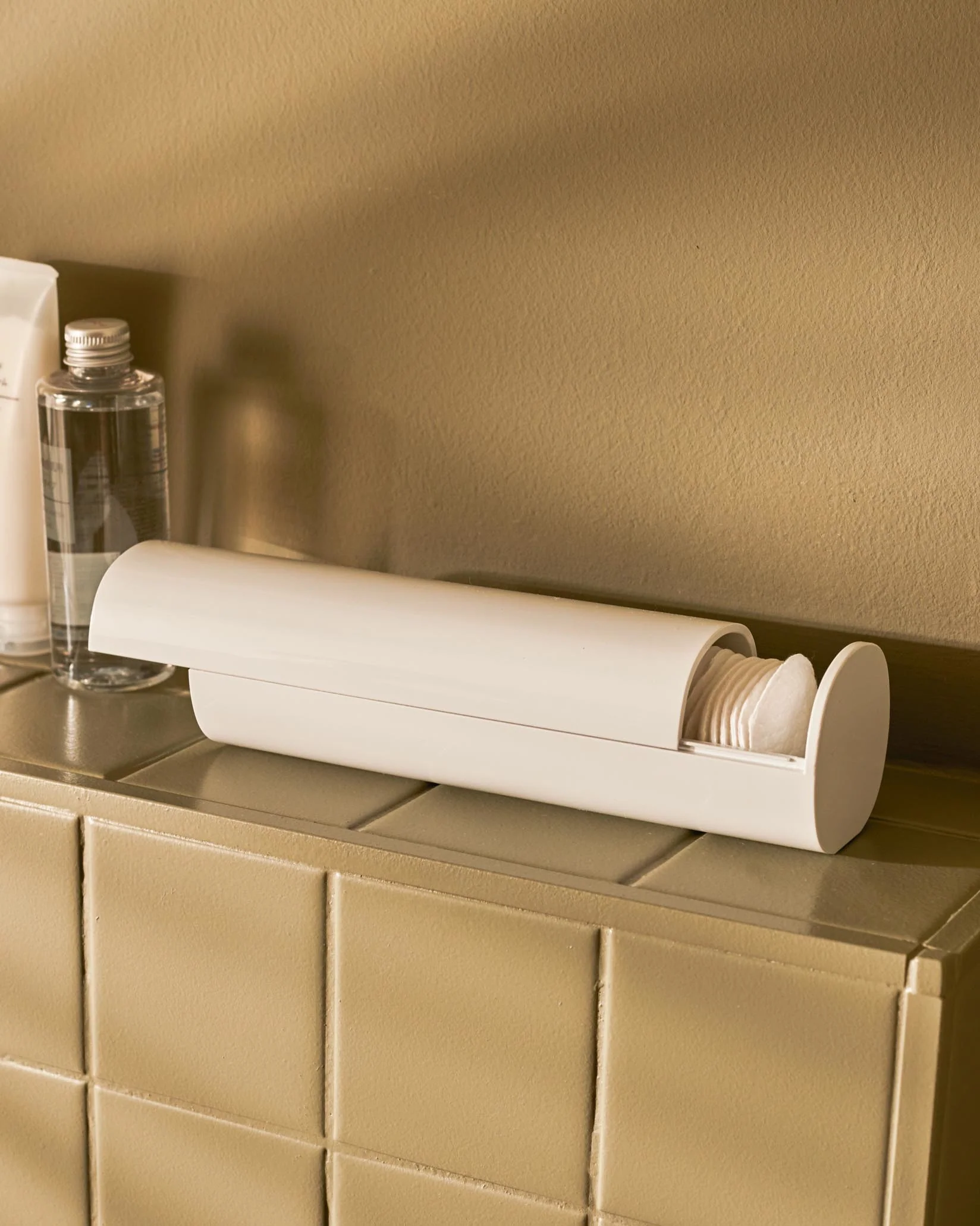 Birillo Cotton pad dispenser Design Piero Lissoni