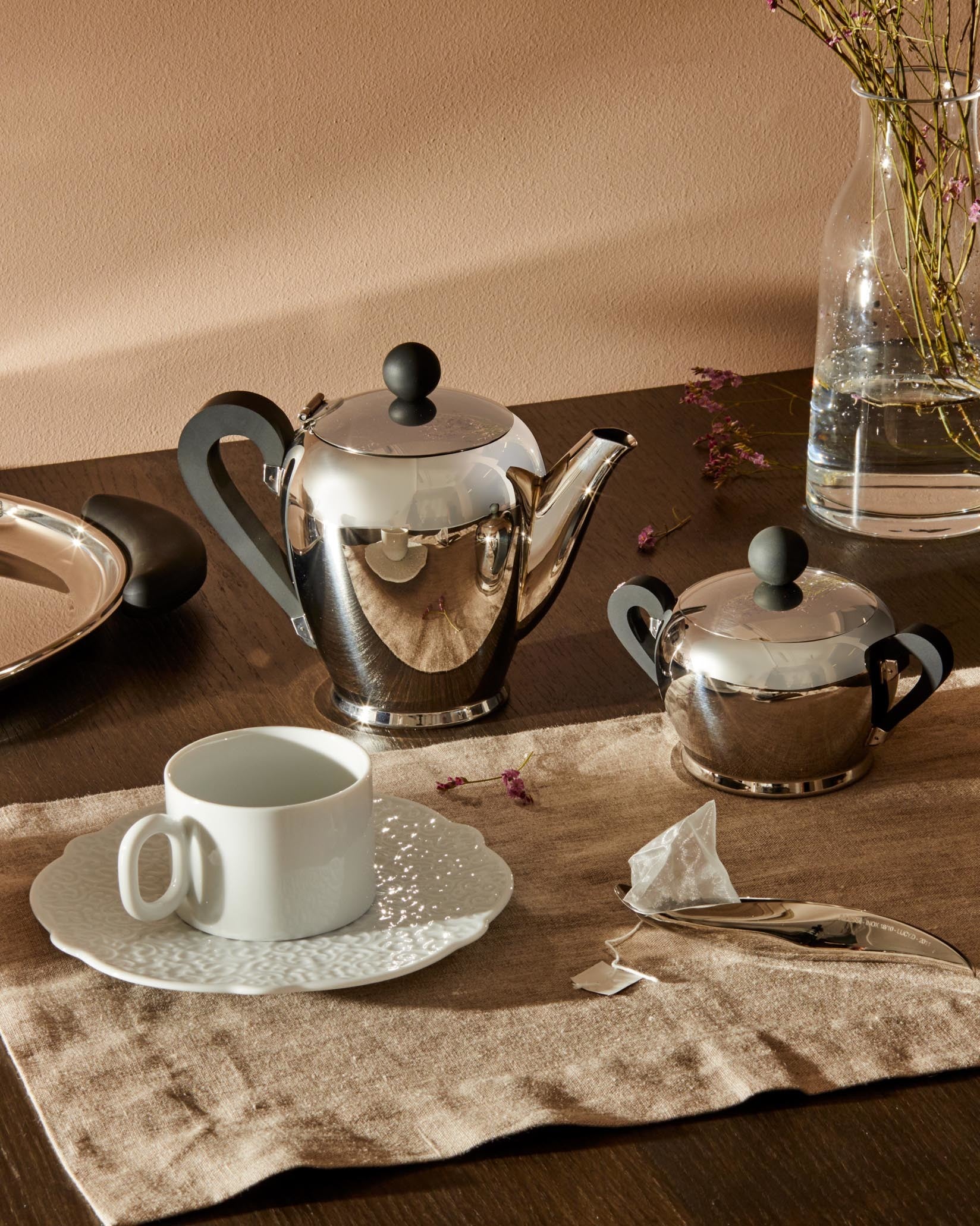 Bombé Sugar bowl Design Carlo Alessi