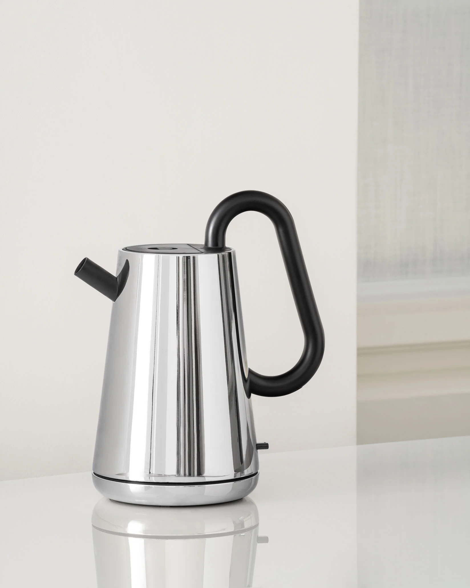 Toru Electric kettle. European adapter. Design Nendo
