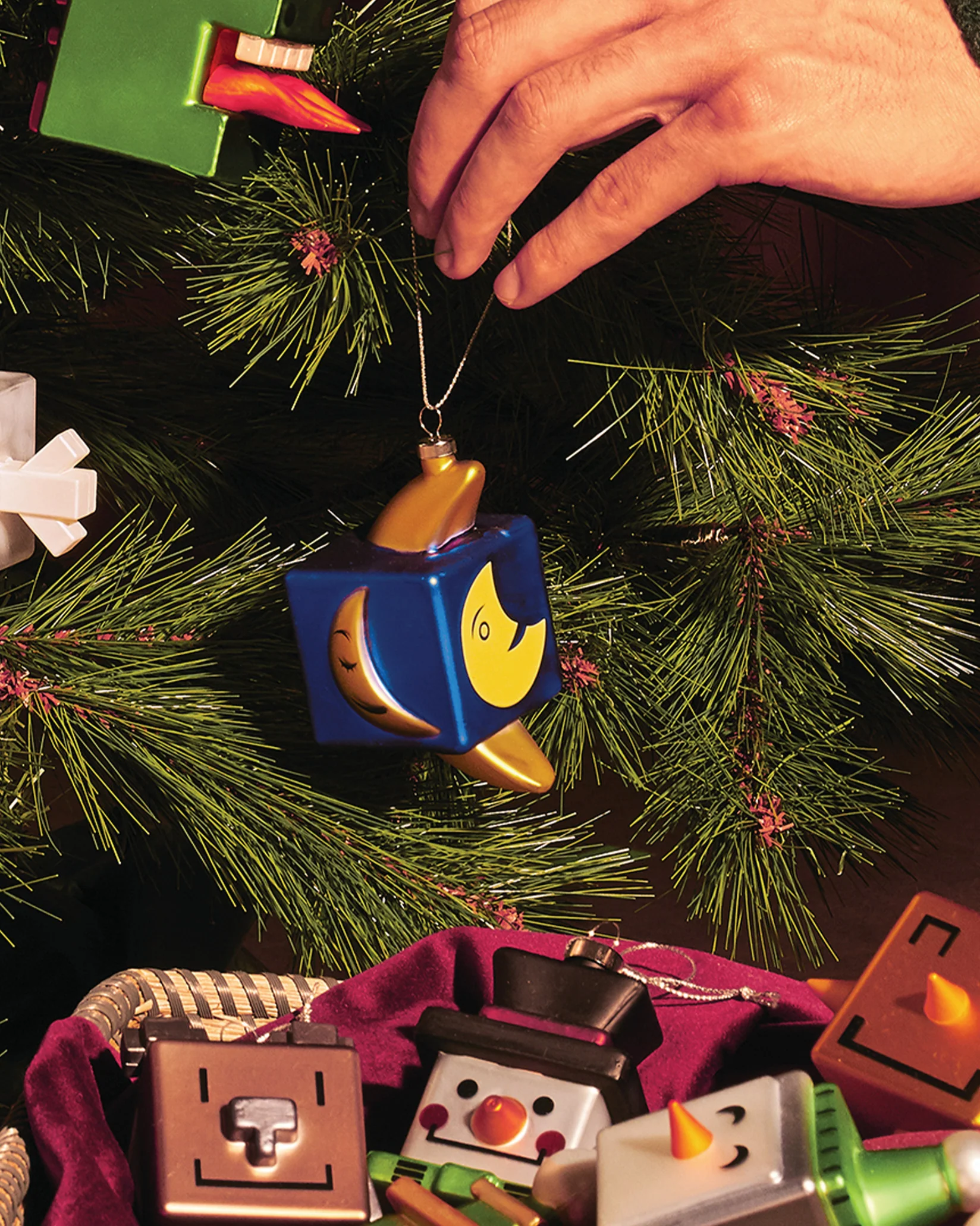 Mooncube Christmas ornament Design Marcello Jori, Massimo Giacon
