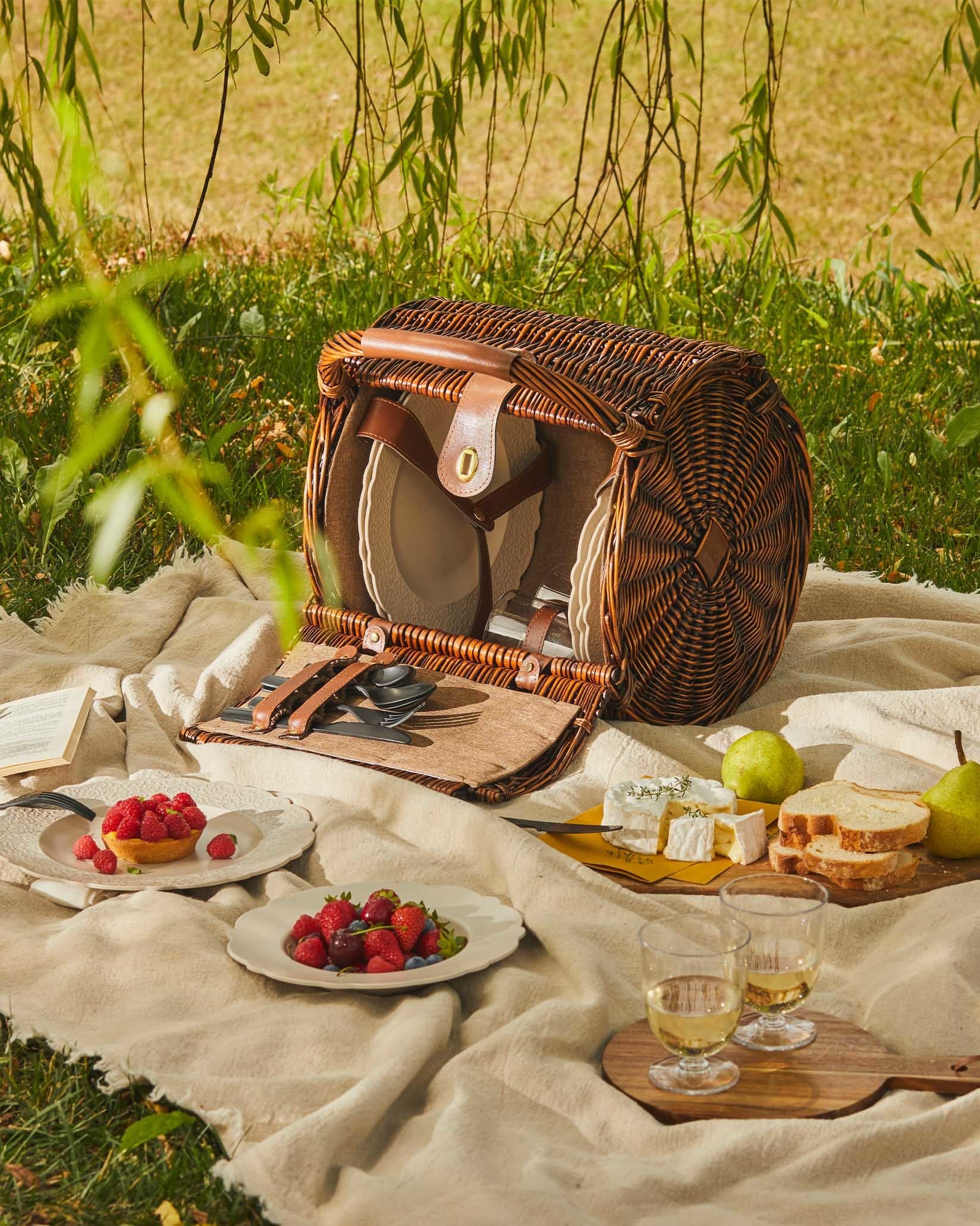 Dressed en plein air Picnic set Design Marcel Wanders